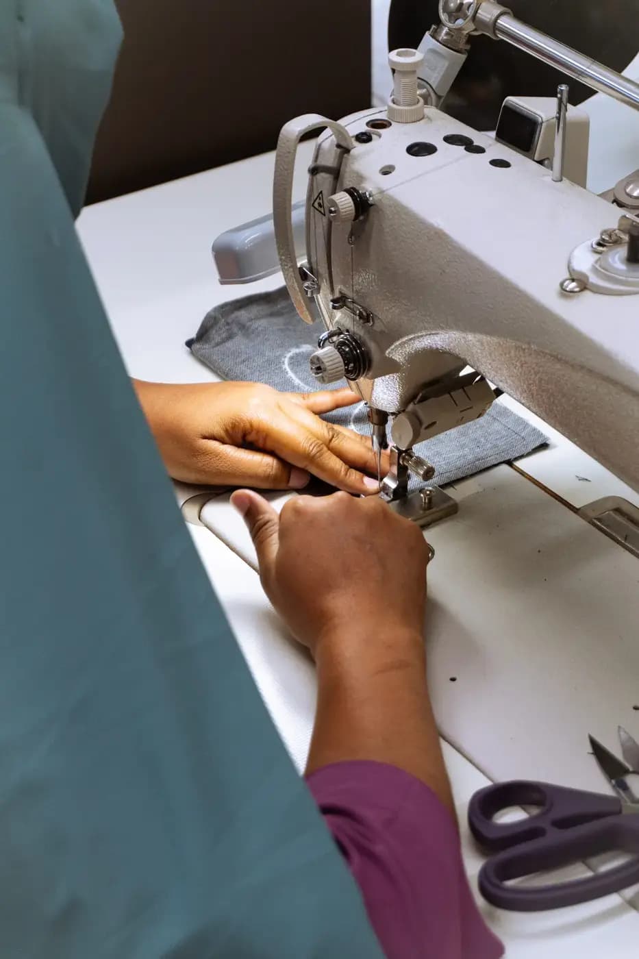 R come Ricominciare: la sartoria come opportunità di rinascita per donne tra artigianale e digitale – Spazio 3R – Riciclo Ricucio Riuso